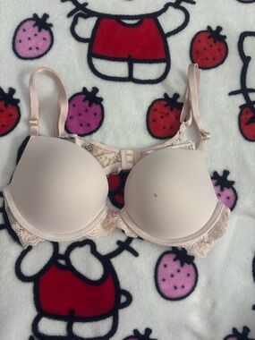 Victoria's Secret Light Pink Lace-Trim Memory Foam Bra